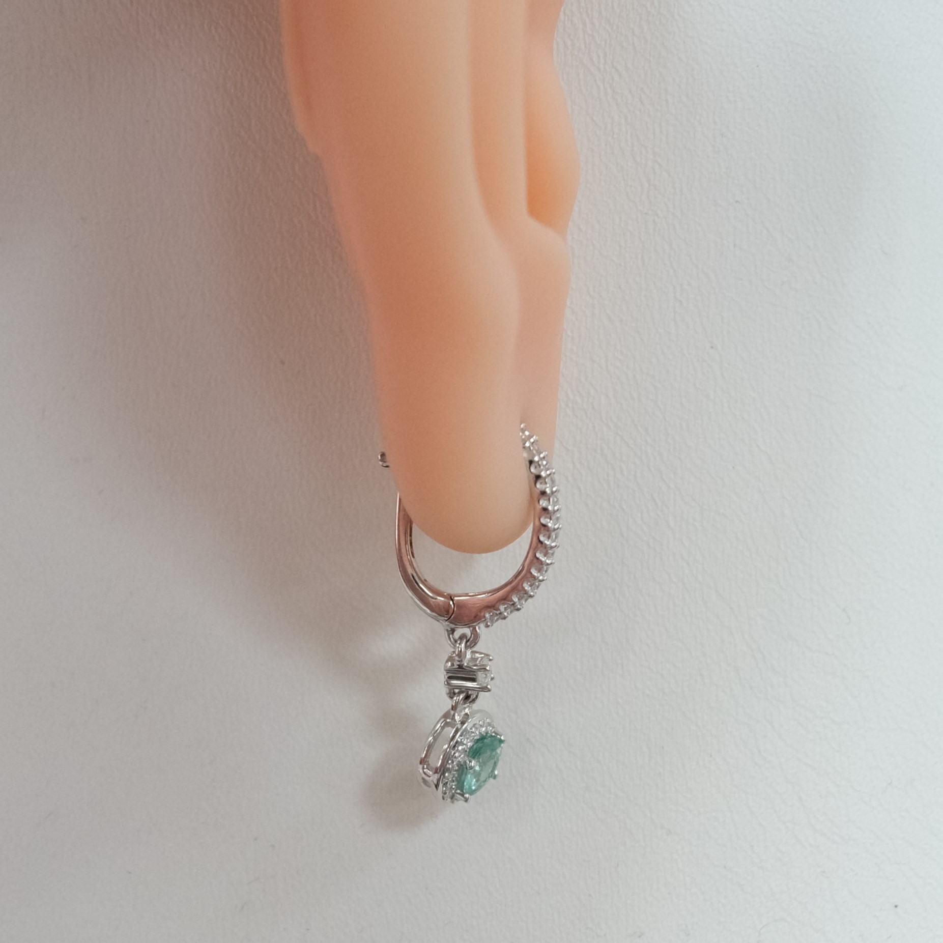 Серебряные серьги с апатитами